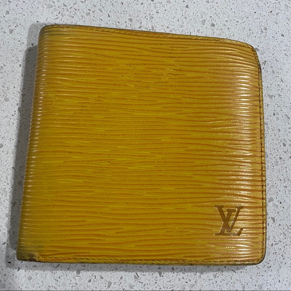 VINTAGE LV // Louis Vuitton Bifold Wallet - Yellow - Picture 6 of 7